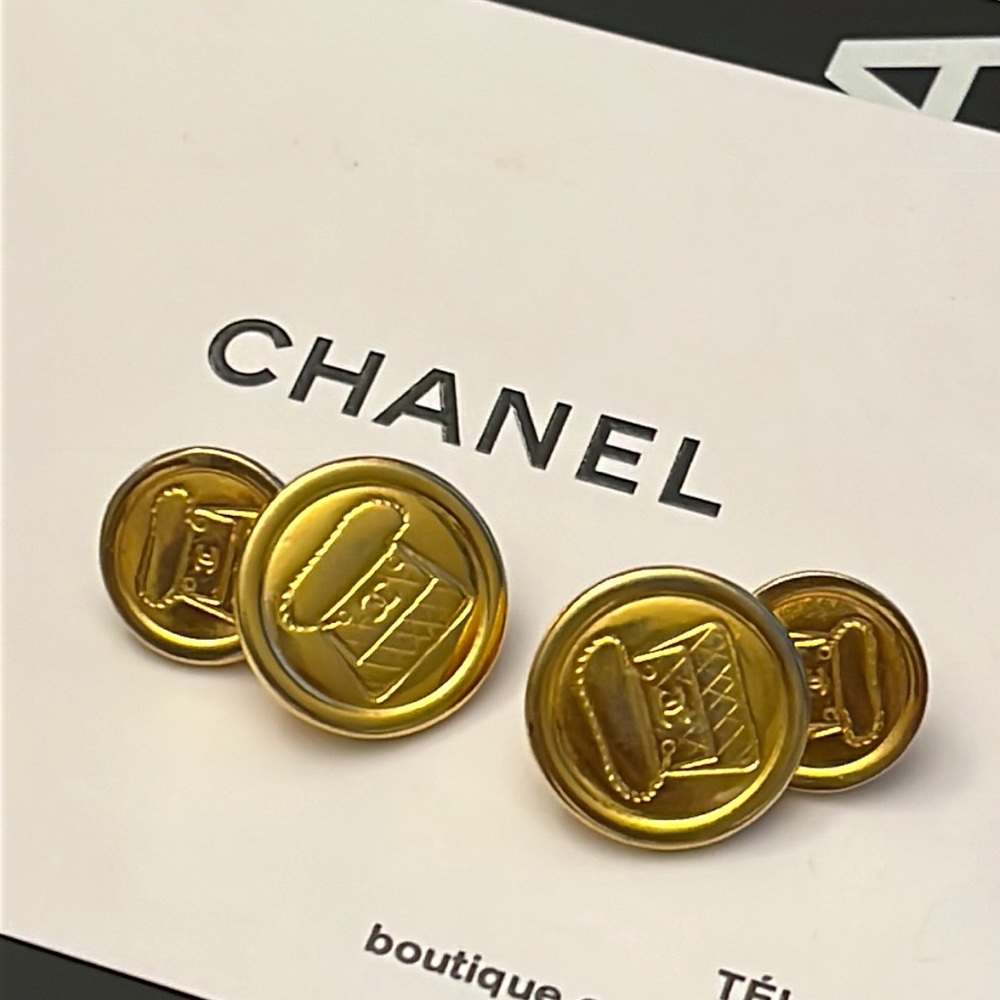 SOLD 💔Set of Authentic CHANEL cufflinks CC logo purse buttons Gold vintage 1987